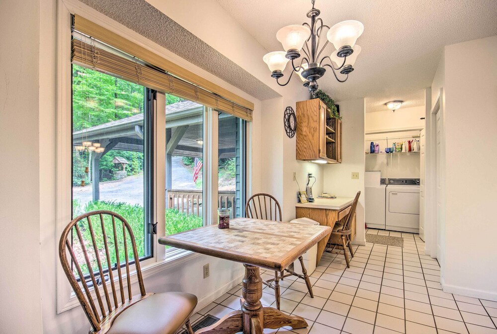 Lake Toxaway Cabin w/ Fire Pit - 1 Mi to Marina view 3