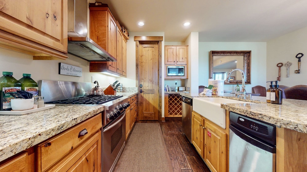 Snowcreek Vi The Lodges #1197 3 Bedroom Condo