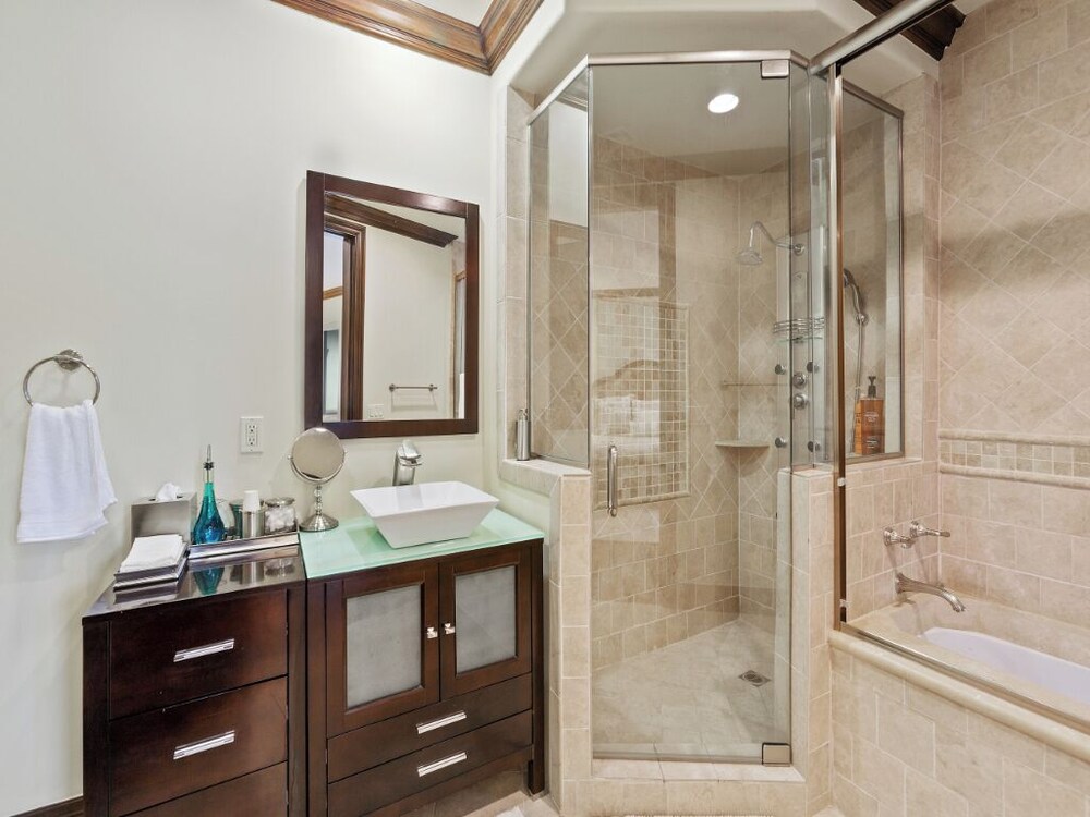 Robmar Mansion - Beverly Hills Mediterranean Estate With Pool & Sport Court