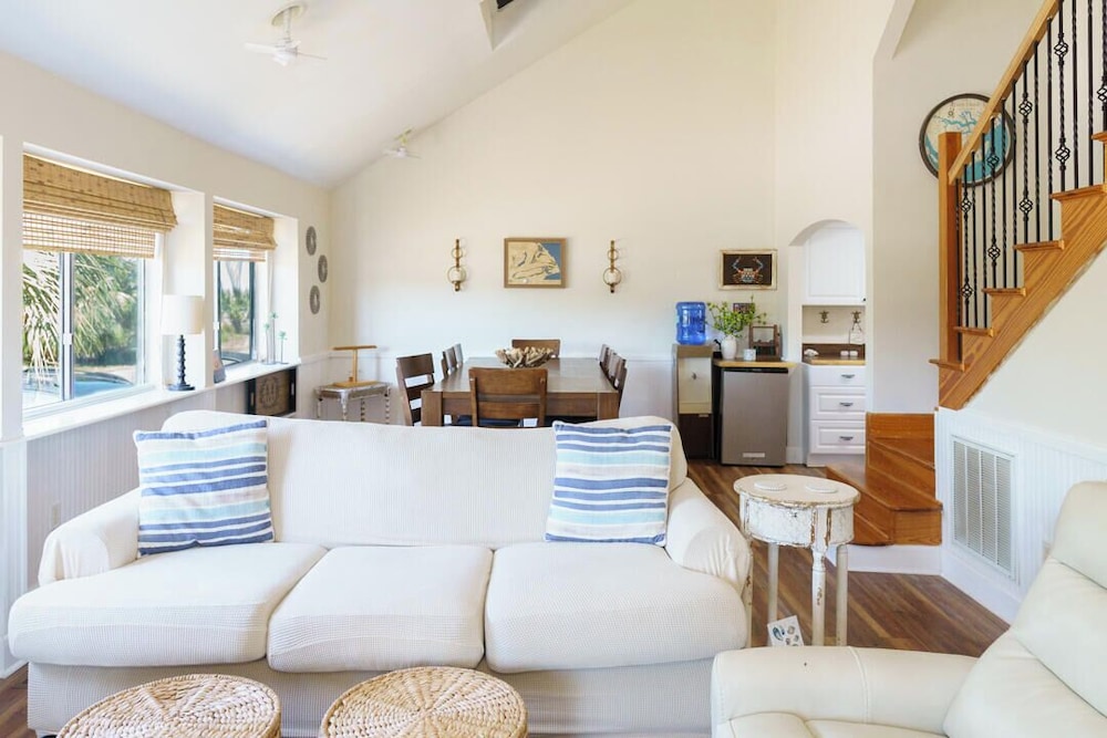 Charming 3-bed, 2-bath Home With Wonderful Views of the Golf Course