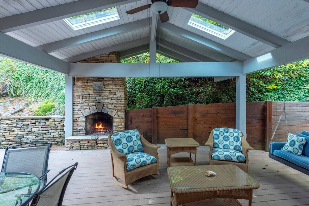 Riverfront Sanctuary Your Mountain Getaway