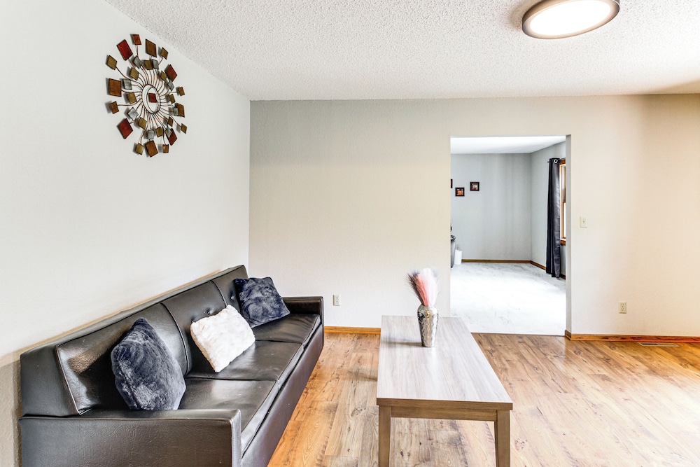 Hot Tub & 2 Recreation Rooms: Spacious Onamia Home