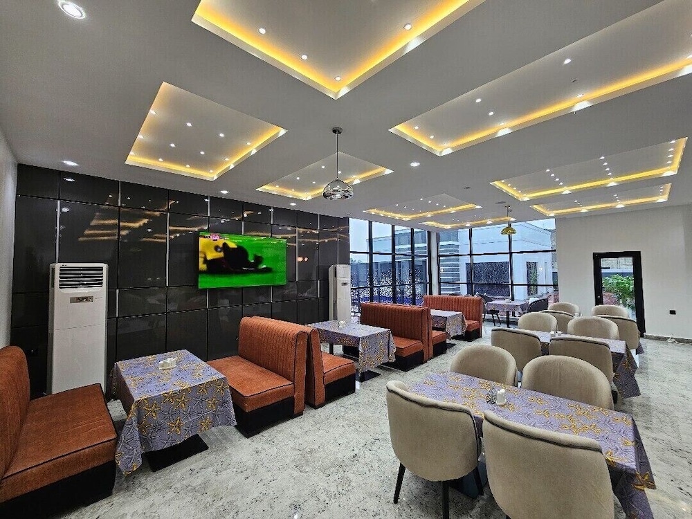 Reens Suites and Apartment