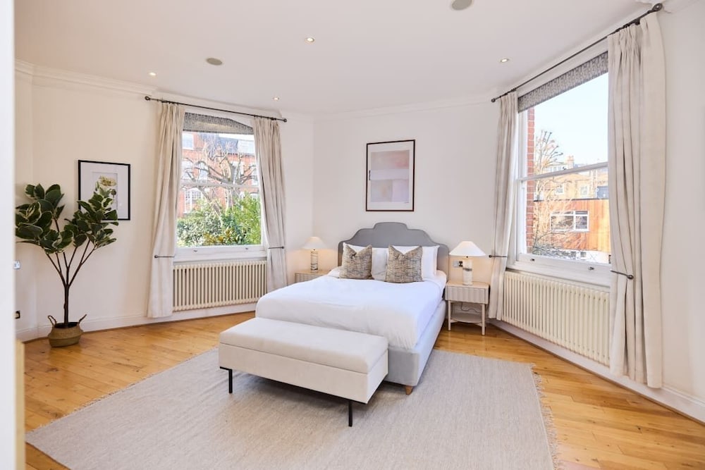 The Hampstead Getaway - Charming 5bdr Home With Conservatory