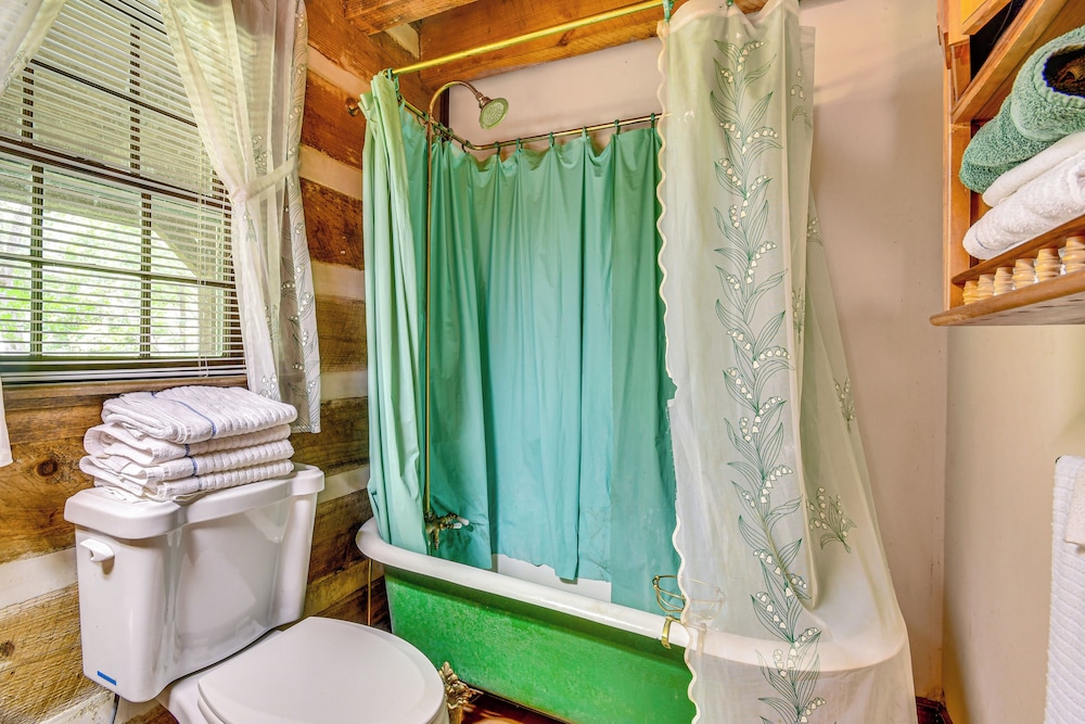 Peaceful Burnsville Cabin By South Toe River!