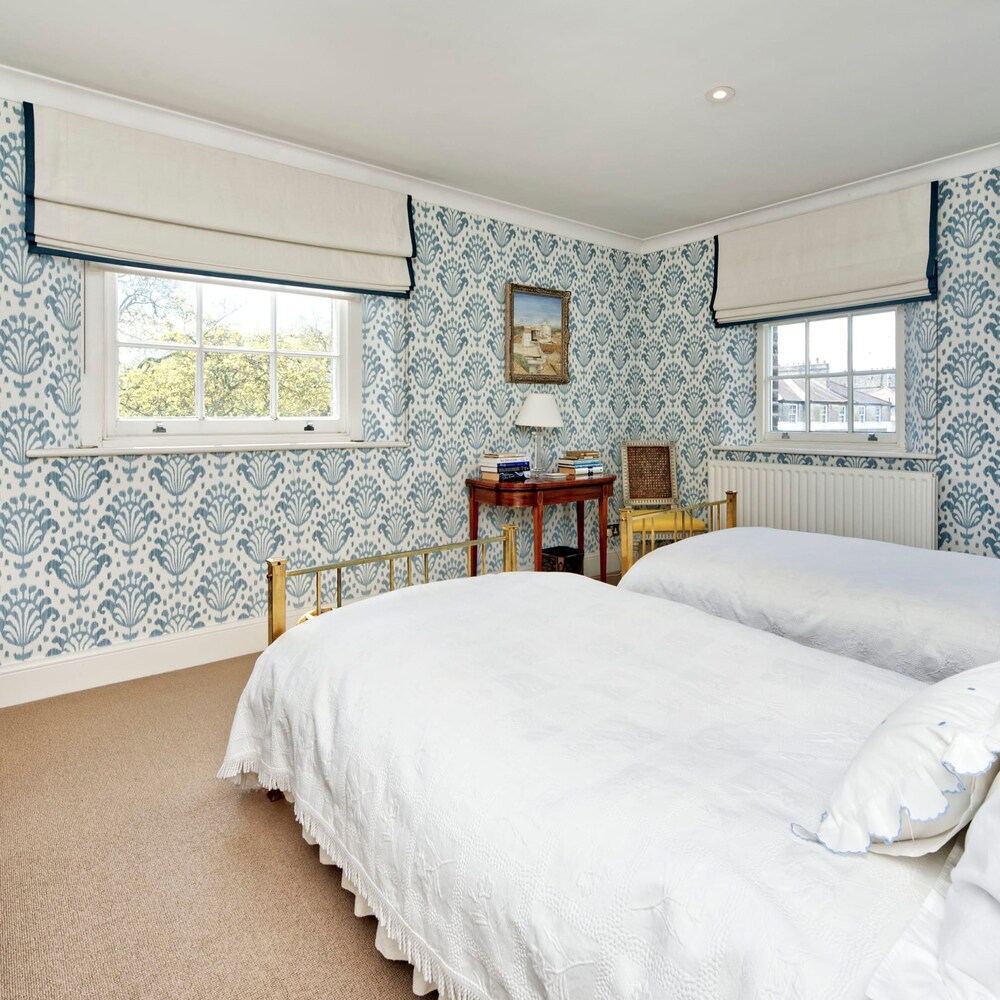 Beautiful and Spacious 2 Bedroom Apartment in South Kensington