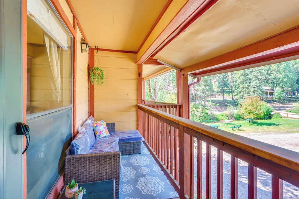 Hike, Bike & Ski: Red River Condo w/ Spa Access