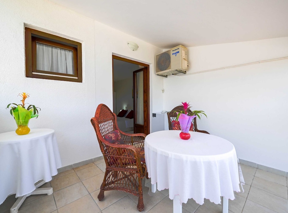 Calm and Stylish Rooms With Balcony