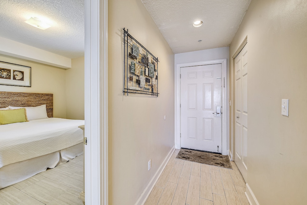 Twin Palms by Book That Condo