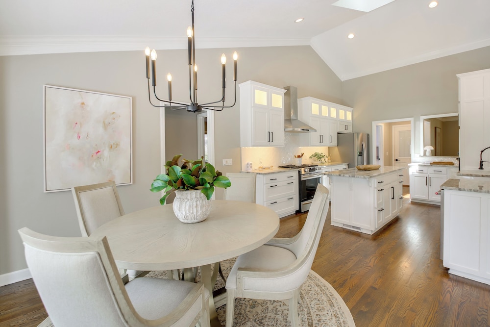 Golf Course View: Elegant Hot Springs Village Home