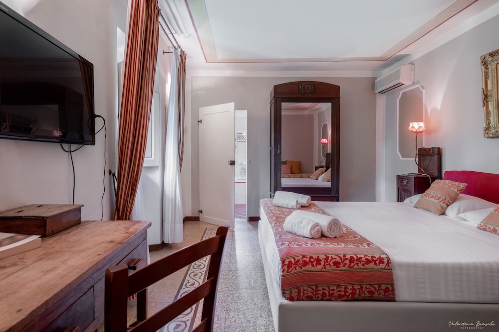Ape Rosa Relais