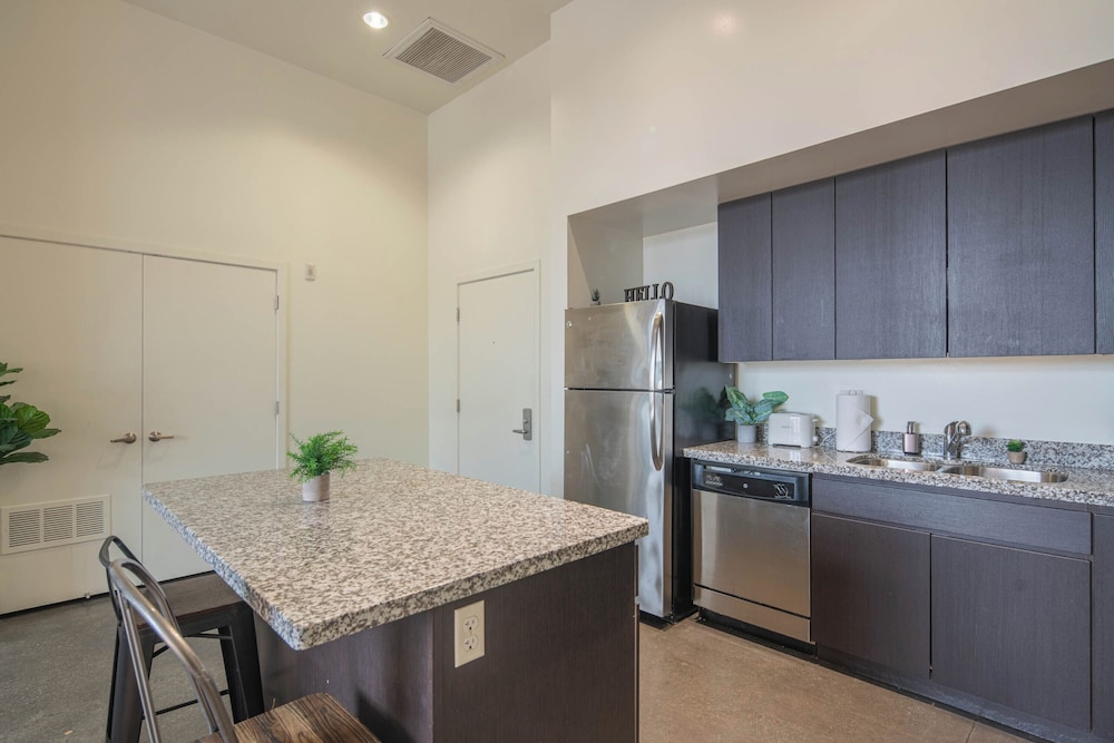 ROVE LIVING/KL - Roosevelt Point
