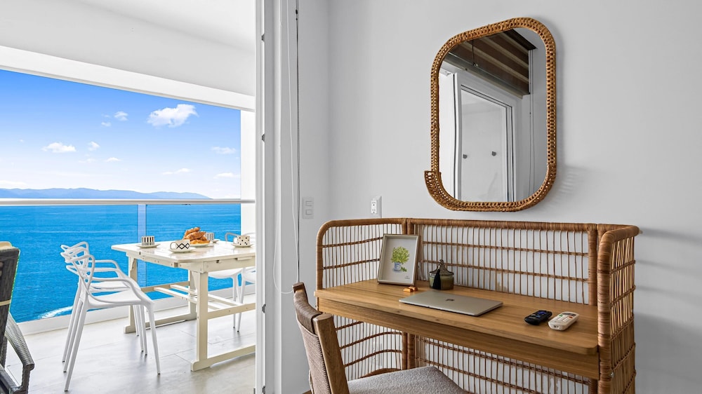 Stylish Beachfront 2BR - Balcony & Pools
