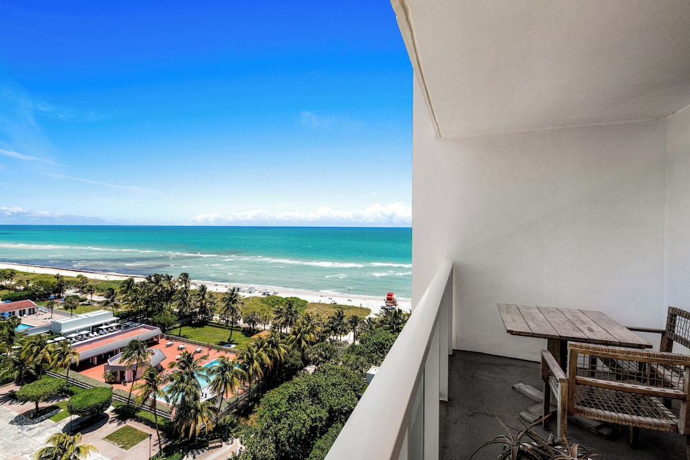 Luxury Vacation Rentals at 1 Hotel & Homes by LRMB