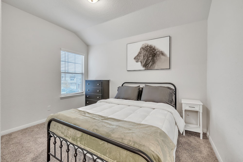 Modern 3br In Gated Community Near Jbsa & Seaworld 3 Bedroom Duplex