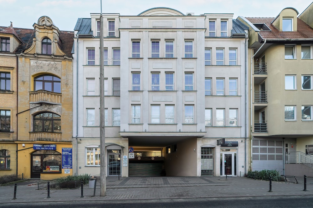 Apartment With Parking Poznań by Renters view 4