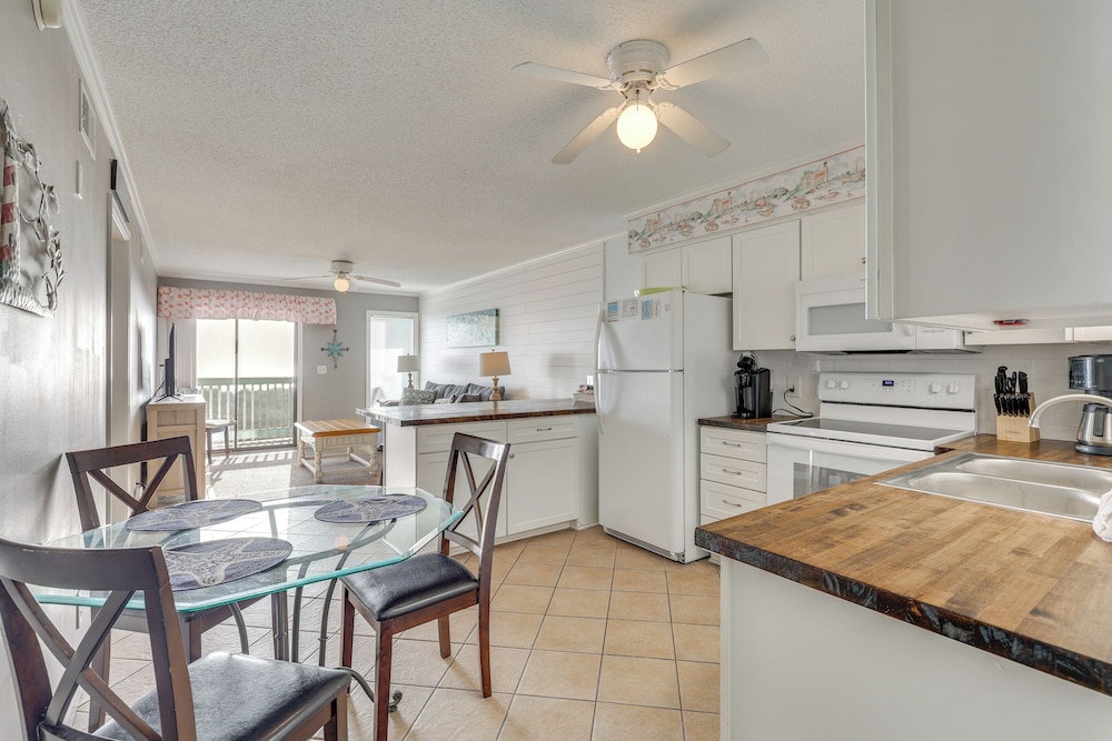 Balcony w/ Ocean Views: Carolina Beach Condo!