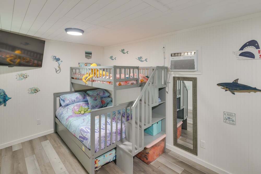 Lovely Bullhead City Retreat w/ Patio & Grill!