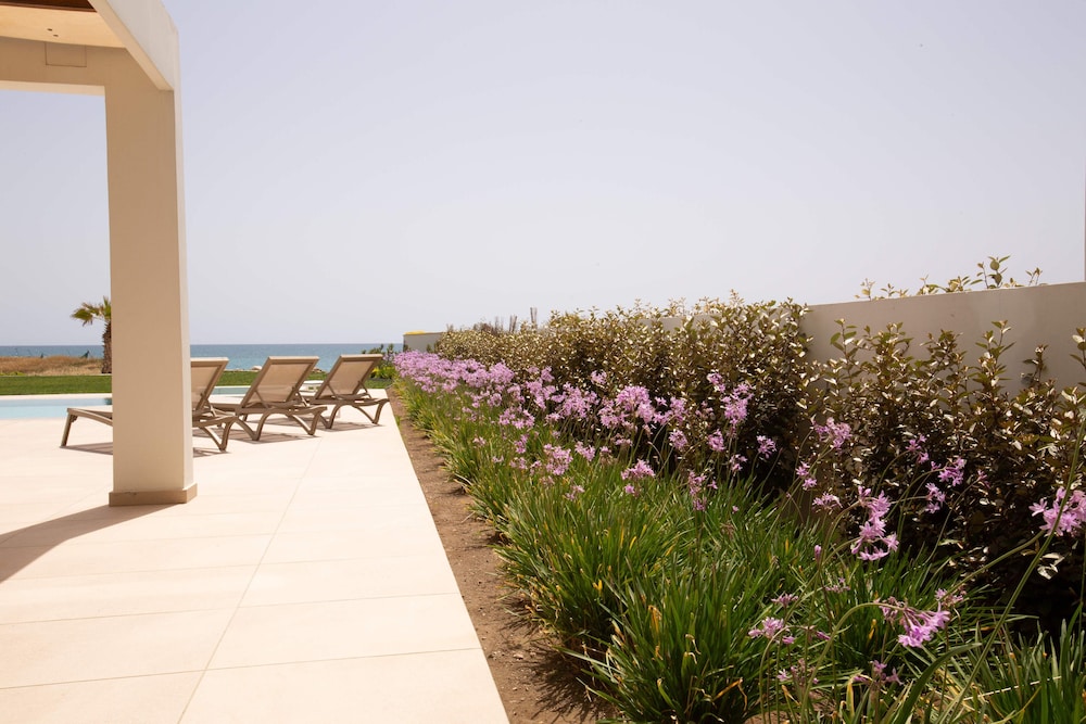 Phaedrus Living: Serenity Waves Villas No.5