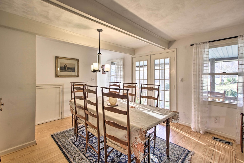Spacious Faber Home w/ Yard, Steps to Winery! view 3