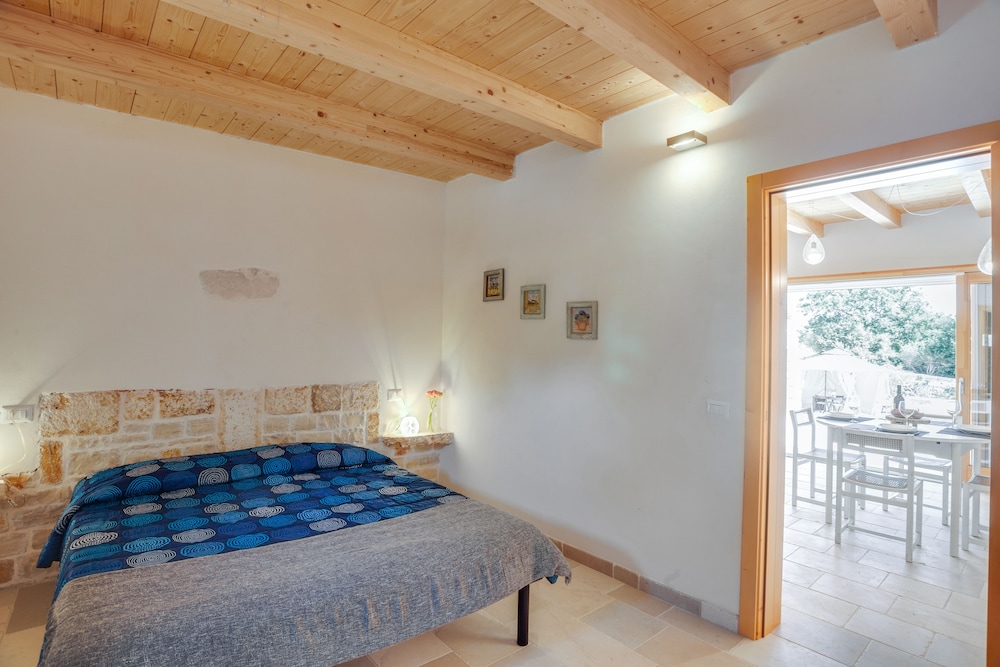 TRUeLLOVE Wonderful Trullo in Putignano view 2
