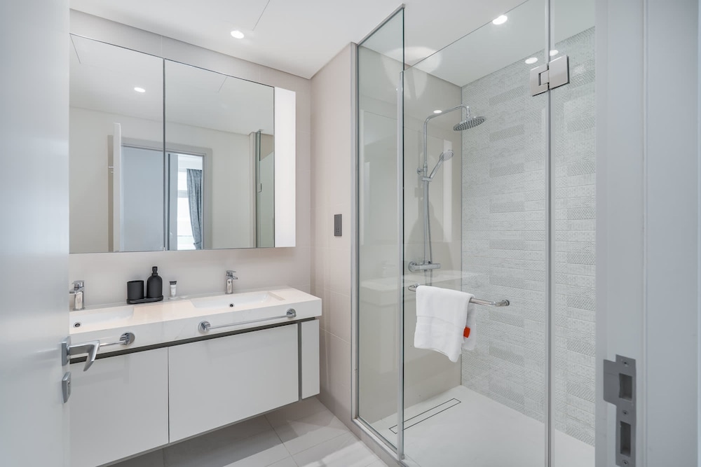 Mesmerizing 2BR in Emaar Beachfront With Sea Views
