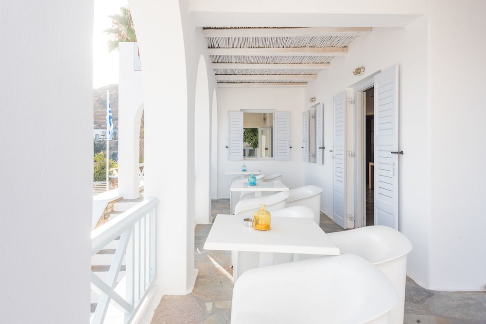 Far Out Hotel & Spa