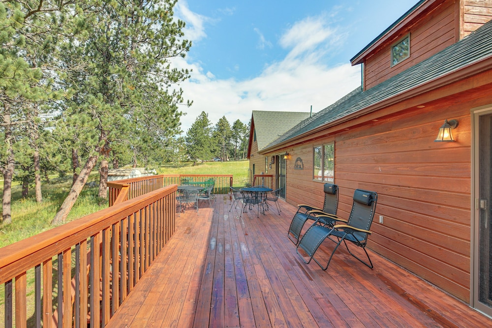 Furnished Deck, Black Hills View: 'lazy U' Retreat
