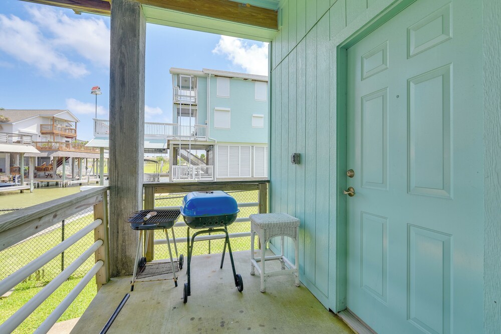 Boat Slip + Decks: Waterfront Gem Near Galveston!