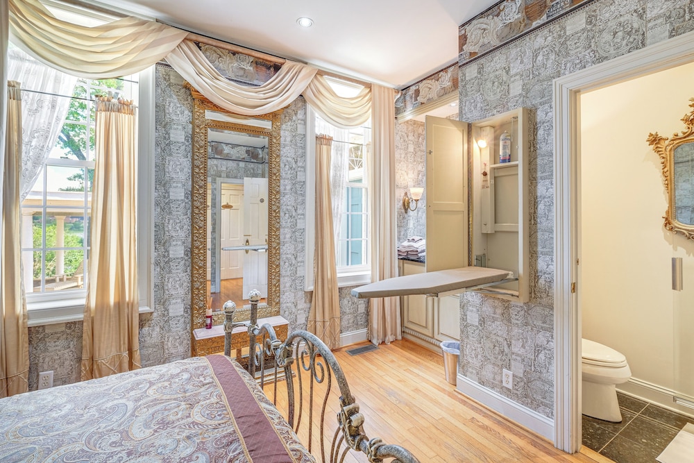 9-acre New River Retreat Near Radford University