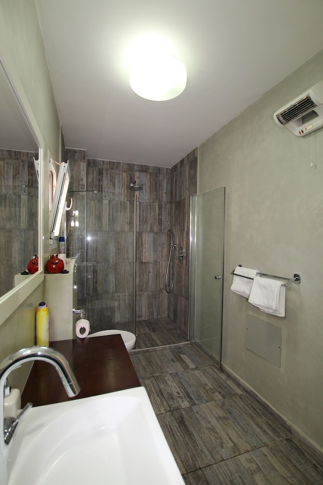 The Seasons Beach Apartment 2