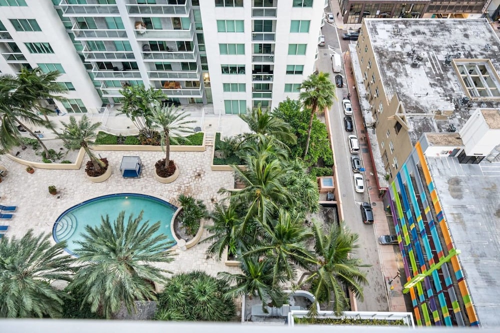 Where the Skyline Sleeps Rooftop Pool Gym