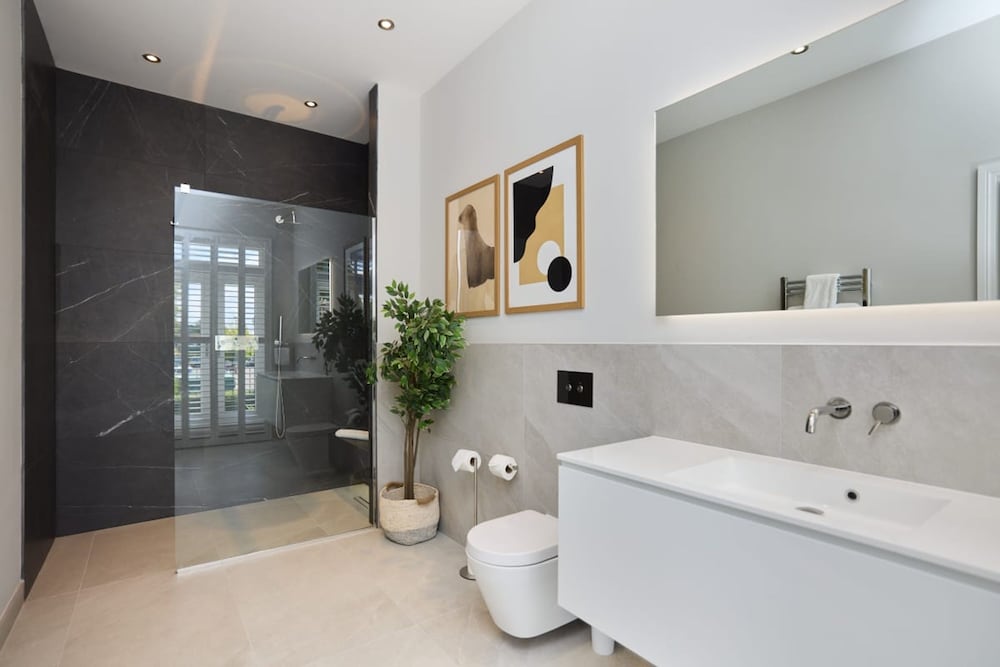 The Roehampton Place - Elegant 5bdr House With Garden Parking