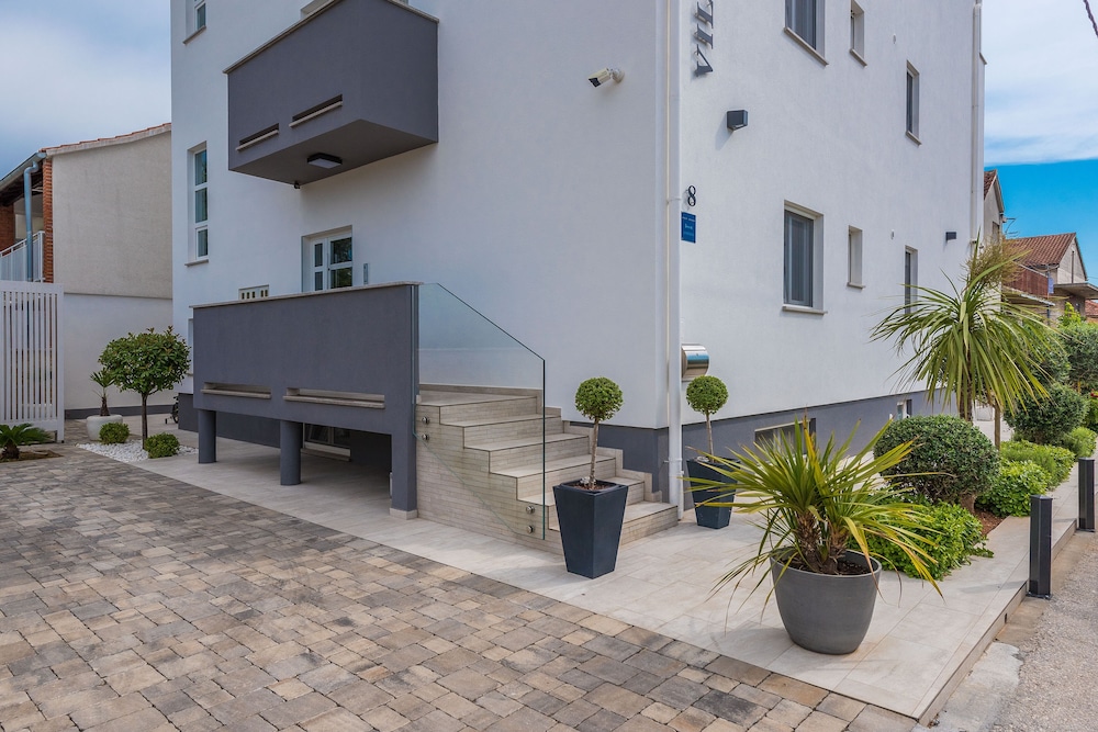 Hotel Apartments Villa Karla - Image 1