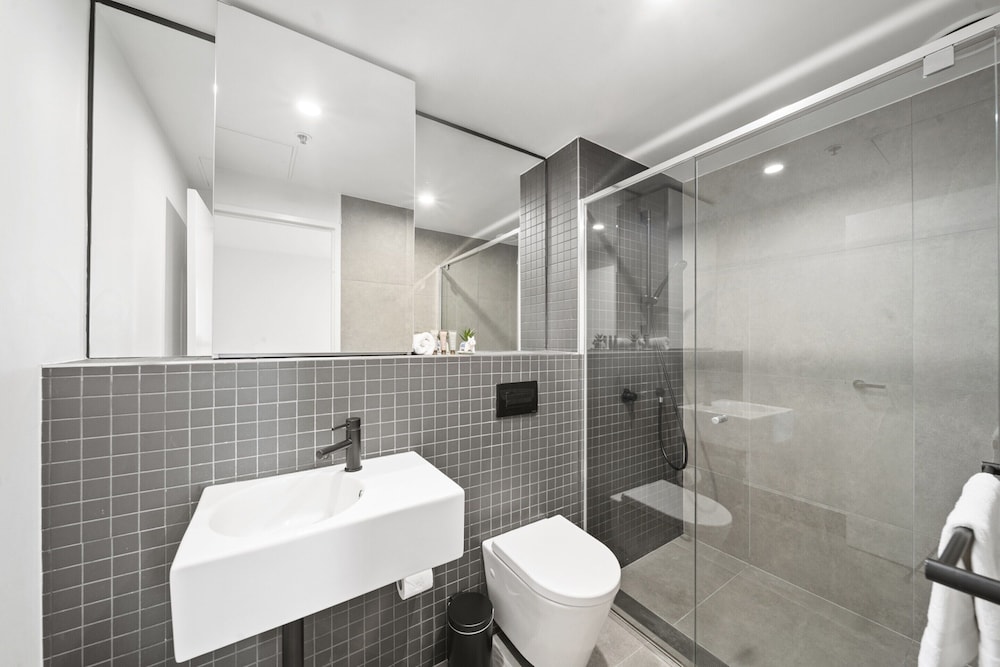 Sleek 2-bed Apartment With Rooftop Garden Access