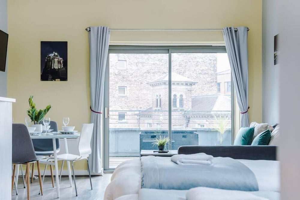 Host Stay Campbell Sq Roof Terrace Apt