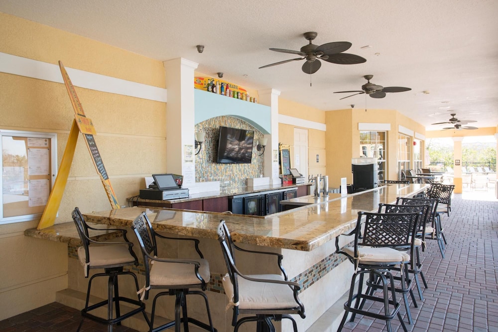 Huge Corner Condo Luxury Vista Cay Rhapsody Walk to Conventions Near to All Parks