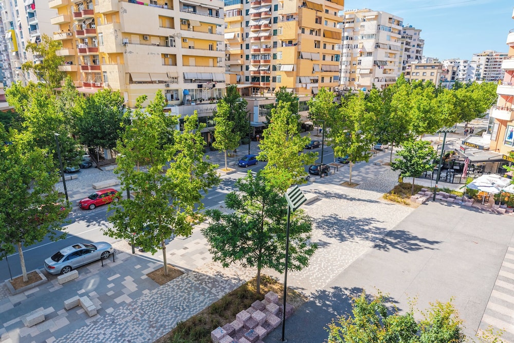 Kondo Stays - City Center Apartments