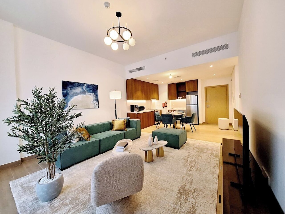 Stylish 1BR Apartment in La Sirene