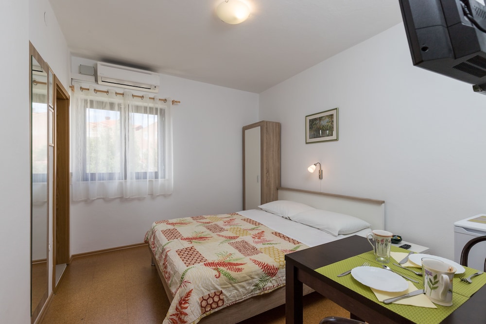Cina Apartments