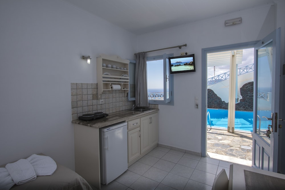 Erato Apartments