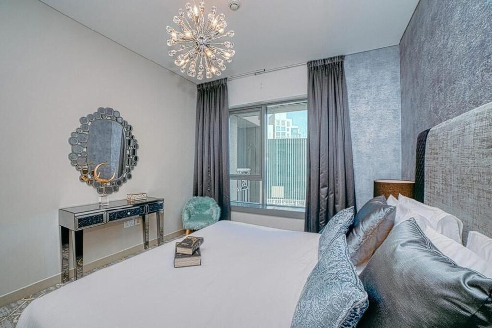 Bellavista - Spacious -1BR & Extra Room