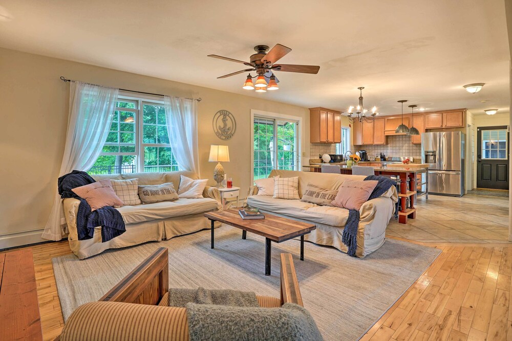 Lakefront Homer Abode w/ Patio & Backyard! view 2
