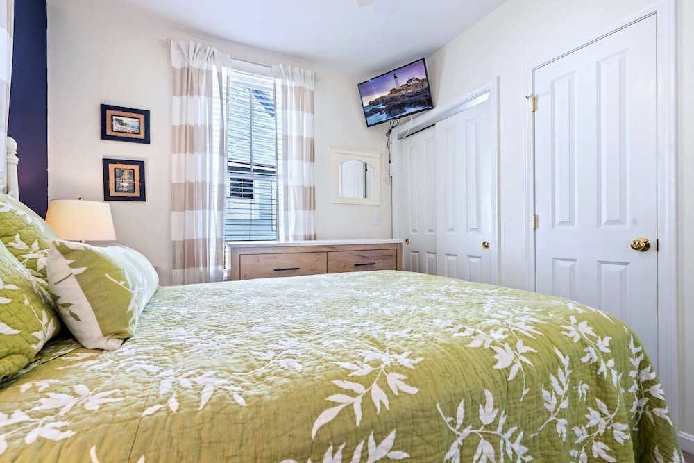 Captains Cottage Sleeps 6!