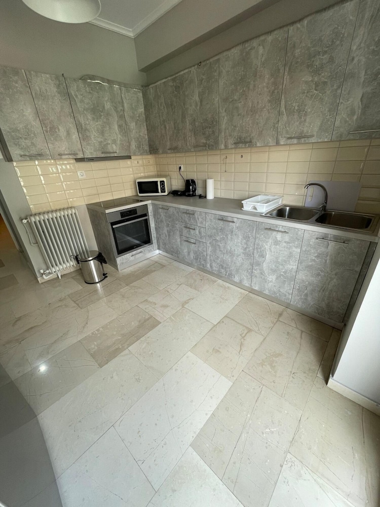 Charming Apartment - At085