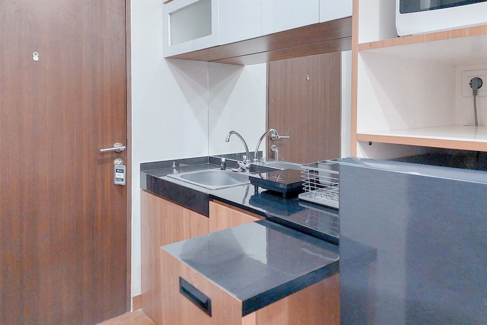 Restful And Cozy Studio At Transpark Bintaro Apartment