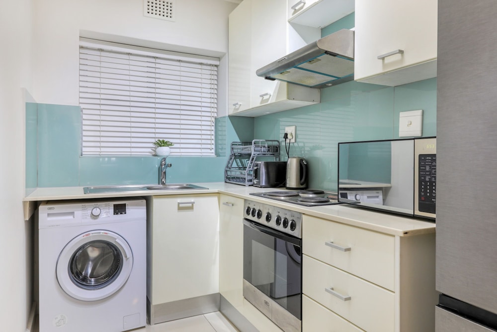 Charming 1-bed Sea Point Retreat Central