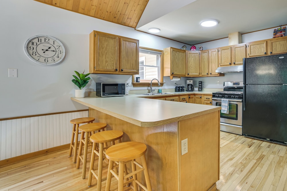 Dock Access + Nearby Beach: Higgins Lake Retreat!