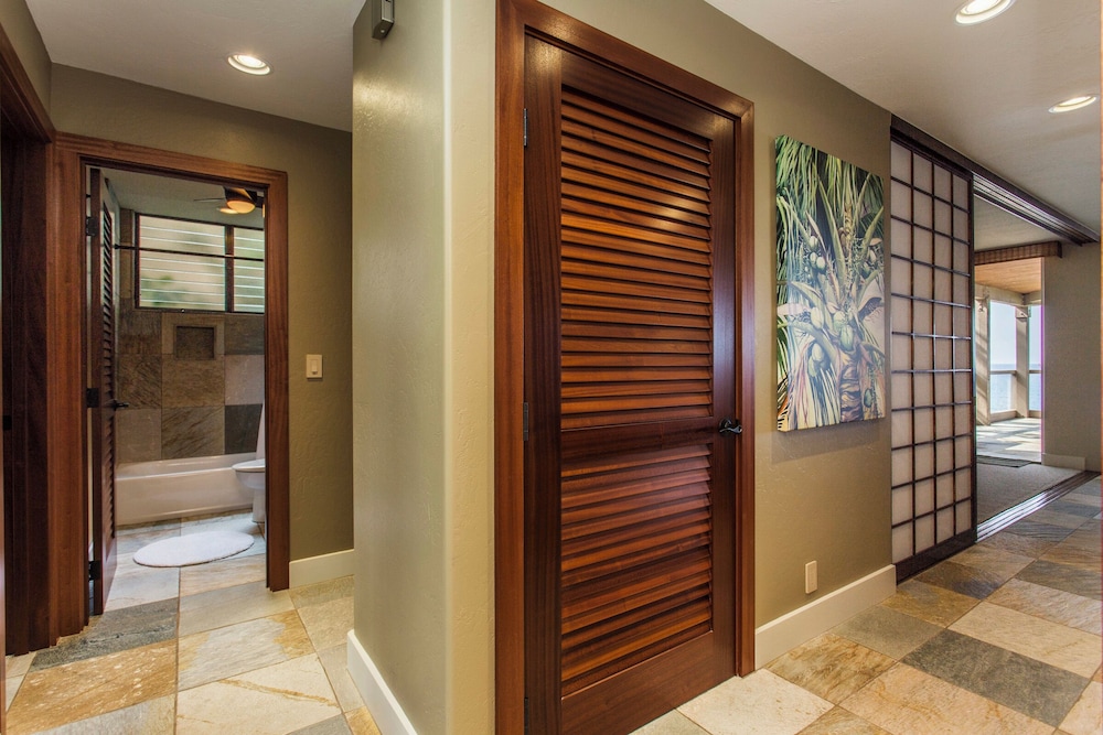 Exquisite Oceanfront Beautifully Upgraded Corner Unit - Vrkcv