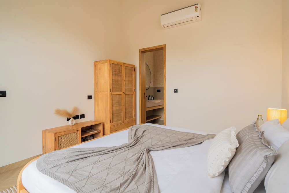 ELIVAAS Ekam | Luxe 4 BHK Villa With Pvt Pool & Patio